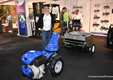 Johanna van Tilburg of ZHE Trading was also present at the fair. Johanna gave extra attention to their new all-round machine. You can literally hang everything behind it, ideal for apple orchards or tree nurseries, for example.                    